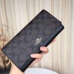 Cartera Coach